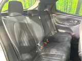 後部座席も気になるようなキズ・汚れやへたり等、大きなダメージはなく、良好な状態です。
