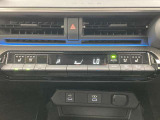 オートエアコンは温度を設定するだけで、自動で風量などを設定してくれます。運転しながら操作も必要ないので、安全性も向上します。