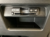 ハンドルの右下にETC2.0がついています。高速道路の料金所の通過も楽々です!。 カードの取り出しもしやすい場所についています。