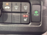 運転席にはシートヒーターが付いています!寒い日に便利な装備ですね。