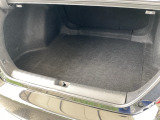 広々としたトランクスペースを備えており、日常の買い物から旅行の荷物までしっかり収納。