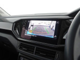 バックカメラと前後のパーキングセンサーで駐車が苦手な方も安心して操作が可能です