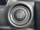 [キーレスプッシュスタートシステム]リモコンキーが車内にある状態でブレーキを踏みながらボタンを押すだけで、エンジンのスタートが出来ます!
