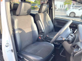 運転席シート廻りは使用感も少なく、良好な状態となっています。前オーナー様が丁寧に使っていたことがよくわかりますね。