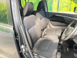 運転席シート廻りは使用感も少なく、良好な状態となっています。前オーナー様が丁寧に使っていたことがよくわかりますね。