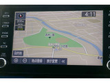 8インチディスプレイオーディオを装備。ナビキットを搭載していますので画面に地図を表示できます。フルセグTVの視聴も可能です。