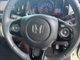 【ステアリングスイッチ】が付いており運転中に前方から目線をそらすことなくオーディオ等の操作が可能なので安心・快適にカーライフをお楽しみいただけます。