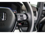 Hondaセンシングの機能のひとつ、アダプティブクルーズコントロール付!アクセルから足を離しても設定したスピードと前車との車間を保ち走行してくれます!車線維持もアシスト☆高速道路で疲労軽減ですね☆