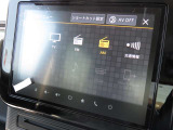 メーカー純正・9インチ全方位モニター付きメモリーナビゲーションを搭載しています。フルセグTV、AM/FM、CD/DVD再生、Bluetooth等の機能を備えています。