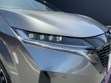 LEDライトは白色光で遠くまで明るく照らし、夜間の安全運転をサポートします