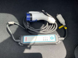 普通充電用の充電ケーブルを搭載しております。