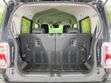 普段のお買い物や通勤、送迎等に十分な荷室スペースを確保しております。セカンドシートを倒すと、大きな荷物の積載も可能です♪