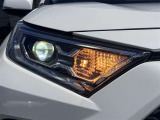 LEDヘッドライトです。デザイン性がよくとても明るいので、夜間の走行や悪天候でも安心です。しかも長寿命!