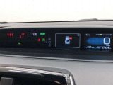 大型メーターで視界も良好な運転席廻りです。運転時の視線移動が少なくて済むので、安全性にも一役かってくれます。