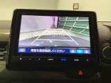 バックモニター付きで車庫入れもラクラク♪