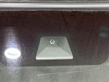 【ホンダセンシング】走行中に前方の車両等を認識し、衝突しそうな時は警報とブレーキで衝突回避と被害軽減をアシスト。より安全にドライブをお楽しみいただけます。