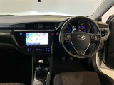 運転席周りのレイアウトをご覧ください。ナビゲーションが綺麗に装着されすっきり収まってますね!