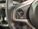 ステアリングにオーディオ操作スイッチが付いています。オーディオ画面に直接タッチしなくても操作が出来ますので、運転に集中できます。
