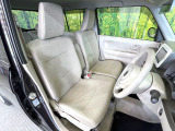運転席シート廻りは使用感も少なく、良好な状態となっています。前オーナー様が丁寧に使っていたことがよくわかりますね。