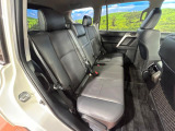 後部座席も気になるようなキズ・汚れやへたり等、大きなダメージはなく、良好な状態です。