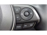 レーダークルーズコントロール(全車速追従機能付)付きです。車速に応じて追従支援してくれるので、ロングドライブも快適です。詳細は販売店スタッフまでおたずねください。