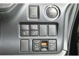 両側パワースライドドア付きだから、狭い駐車スペースなどでの乗り降りラクラク♪小さなお子さまのいるご家庭には嬉しい装備です。