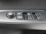 運転席のパワーウインドースイッチ部です。よく触れる場所だからこそ、使用状態があらわれますよね。ぜひこうした所もチェックしてください。