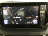 純正ナビを装備。タッチパネル式で使いやすく、お出かけもラクラクです。