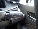 ハイビームアシスト機能が装備されており対向車が接近するとロービームに切り替えてくれる便利な機能になっております♪
