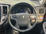 【純正革巻きステアリング】上質な革を使用することで、手にしっかり馴染みとても運転しやすいハンドルです♪