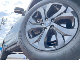【純正18インチアルミホイール】外観にマッチした純正アルミホイールを装着しております。各種社外アルミホイールや、スタッドレスタイヤも取扱いしております。是非ご相談ください♪