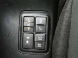 【シートヒーター】運転席と助手席の座面にヒーターが内蔵されていますので寒い時でも快適運転です。