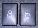 両側電動スライドドアを装備しております。