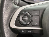 運転中、オーディオの操作をしてて、ハッとしたことはありませんか?ステアリングスイッチは、運転中でもハンドルでオーディオの操作が可能です。安全なドライブをサポートします。