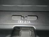 【充電用USB端子】デバイスの充電に便利です。※実際の接続端子は写真で確認or店舗までご気軽にお問合せください♪