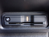 ■【ETC車載器】が装備されています。セットアップをしてお渡しとなり、ETCカードを差し込むだけで高速道路の利用が可能です。