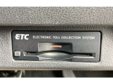 ETCです。高速道路の料金所をストレスなく通過できます。