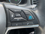【プロパイロット】搭載。高速道路同一車線内走行時に、ステアリング、アクセル、ブレーキ操作をクルマがサポート。ドライバーの負担を軽減します。