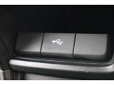 USBオーディオ用ソケットがついていますので携帯電話などを接続すれば音楽等の再生が可能です!
