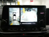 これが【アラウンドビューモニター】上空から見下ろしているかのような映像を映し出して、スムーズな駐車をアシスト