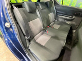 後部座席も気になるようなキズ・汚れやへたり等、大きなダメージはなく、良好な状態です。