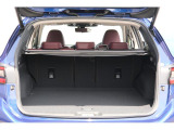 車体構造の見直しや、新型パワーリヤゲートの採用により、荷室幅および荷室開口部を拡大。サイズの大きな荷物の出し入れがしやすくなっております。