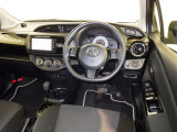 運転席まわりです。 各操作スイッチは使いやすい位置に配置されてます。