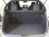トランクルームは大容量スペースです!リヤシートは6:4分割で倒せてラゲージスペースを広くできます。