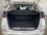 5名乗車時でもたくさんの荷物を積める広い荷室で、買い物でもレジャーでも心置きなく楽しめます!トノカバー付き