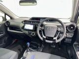 運転席まわりです。 各操作スイッチは使いやすい位置に配置されてます。