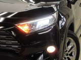 LEDヘッドライトです。デザイン性がよくとても明るいので、夜間の走行や悪天候でも安心です。しかも長寿命!