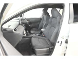 運転席・助手席のシートです。実際にお座りいただくのが1番実感わくのではないでしょうか?