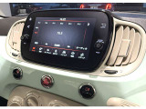 お持ちのスマートフォンが使える、Car Play&Android Auto対応のU-Connectを搭載。そのままナビゲーション機能がご利用いただけます。