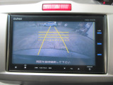 バックカメラの画像です。ガイドラインがスムースな車庫入れをサポートいたします!車庫入れの安心感がアップしますね☆